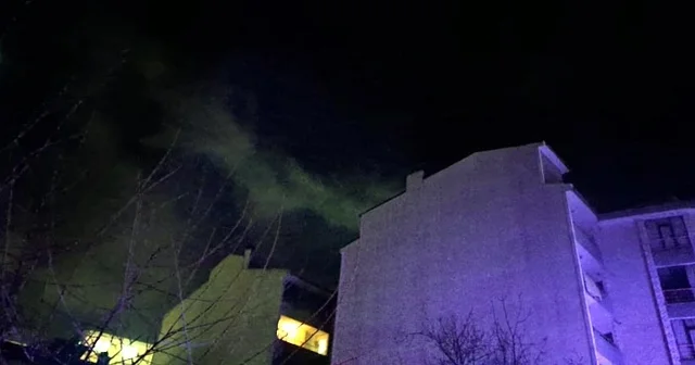 Van da apartmanda yangın; 15 kişi dumandan etkilendi Van Haberleri