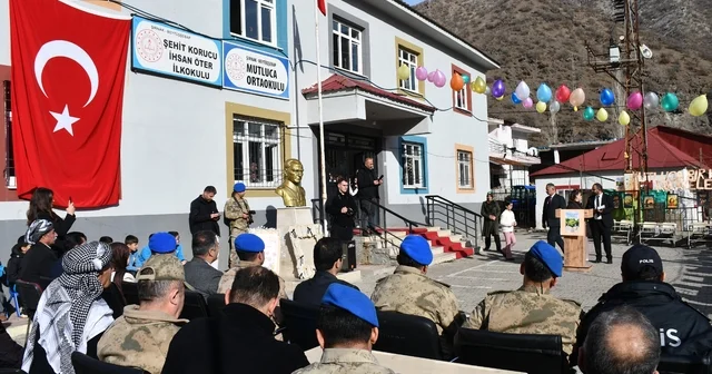 Şırnaklı öğrenciler köyde kitap yazıp imza günü etkinliği düzenledi Şırnak Haberleri