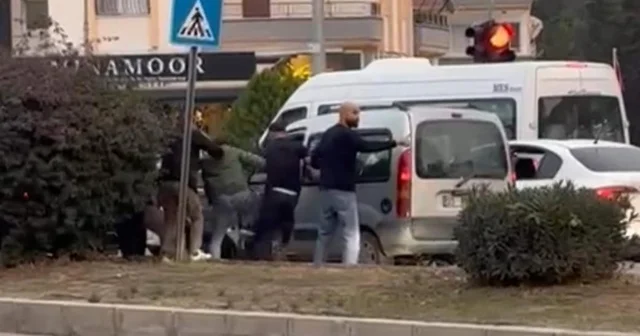 Trafikte tartıştıkları sürücüyü darbeden 5 kişiye gözaltı Mersin Haberleri