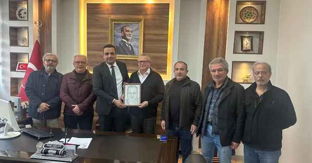 Kaymakam Dalak ı duygulandıran kara kalem portre Manisa Haberleri