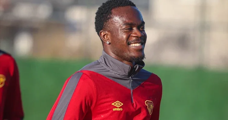 Göztepe, Galatasaray listesindeki Dennis in fiyatını belirledi!