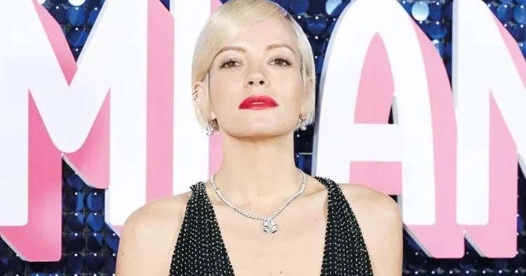 Hastalığını açıkladı: Alışveriş bağımlısı