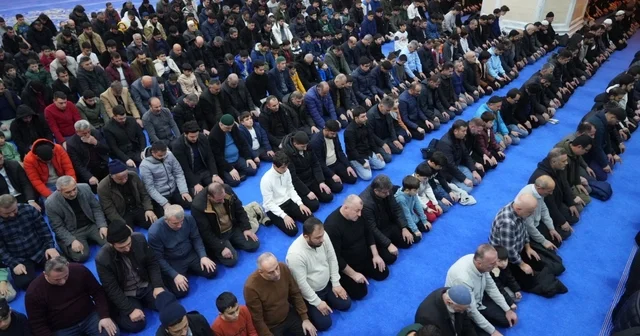 Muş ta Regaip Kandili nde vatandaşlar camilere akın etti Muş Haberleri