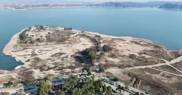 Adana da yıkım yapılan Amerikan Adası girişi kayalarla kapatıldı Adana Haberleri