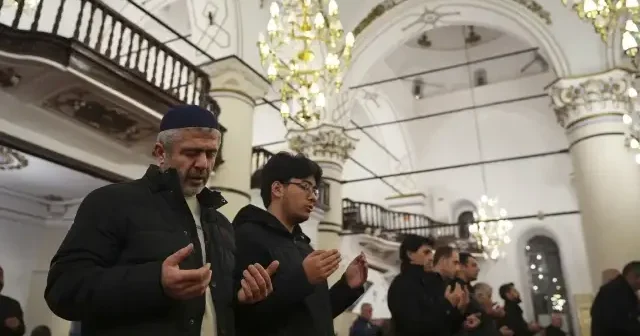 Regaip Kandili Türkiye nin 81 ilinde idrak edildi VİDEO İZLE