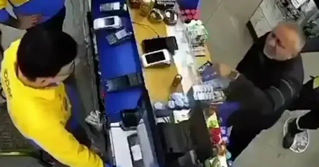 Zafer Partisi nin İlçe Başkanı Kerem Gülkoparan dan kasiyere tehdit: Gözlükleri sana lens yapacağım VİDEO İZLE