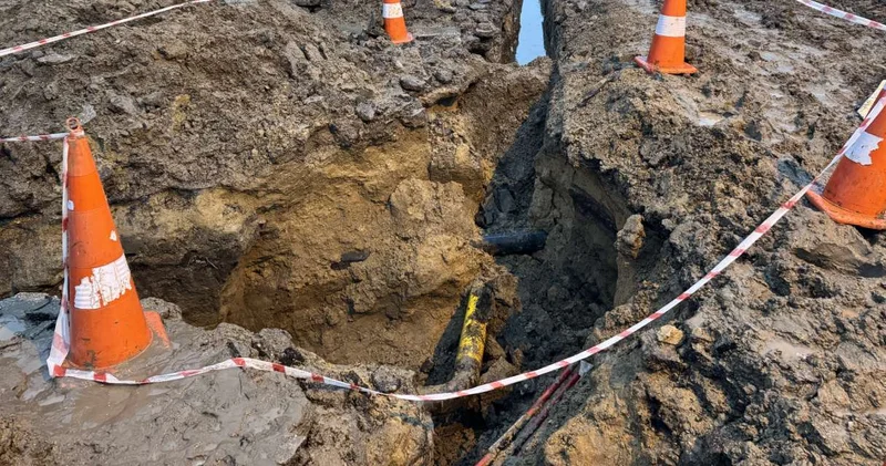 Doğal gaz çalışması sırasında toprak kaydı! 3 işçi yaralandı