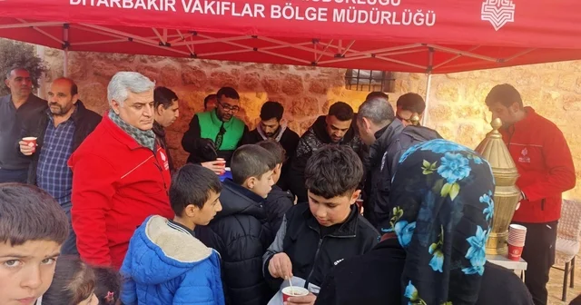 Diyarbakır Vakıflar Bölge Müdürlüğünden kandil dolayısıyla salep ikramı Diyarbakır Haberleri
