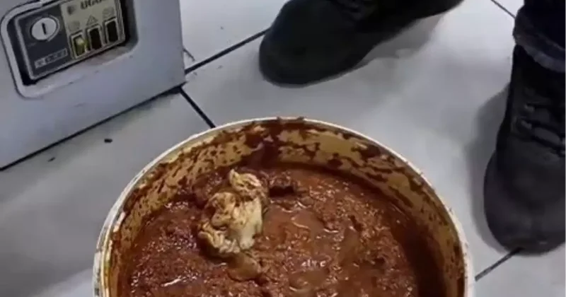 Denetime giden ekipler baharat kovasını açınca şaşkınlığa uğradı: Bozulmasın diye koydum