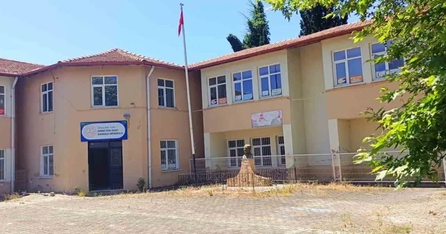 Yıllar önce kapısına kilit vurulan İlk ve Ortaokulu yıkılıyor Zonguldak Haberleri