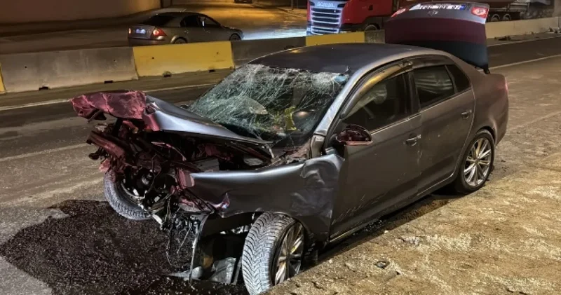 Ehliyetsiz ve alkollü şekilde polisten kaçtı: Araç hurdaya döndü