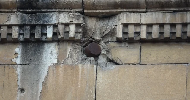 Gaziantep te Fransız zulmünün 104 yıllık izi: Sivil halka atılan top mermisi hala duvarda duruyor Cami cemaatine atılan top mermisi saplandığı yerde duruyor Gaziantep Haberleri