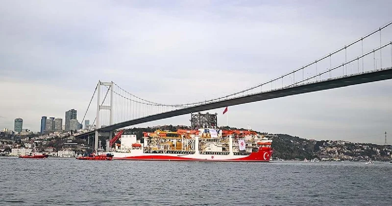 Boğaz dan geçsin diye dev kulesi söküldü: Zonguldak ta yerine takılacak