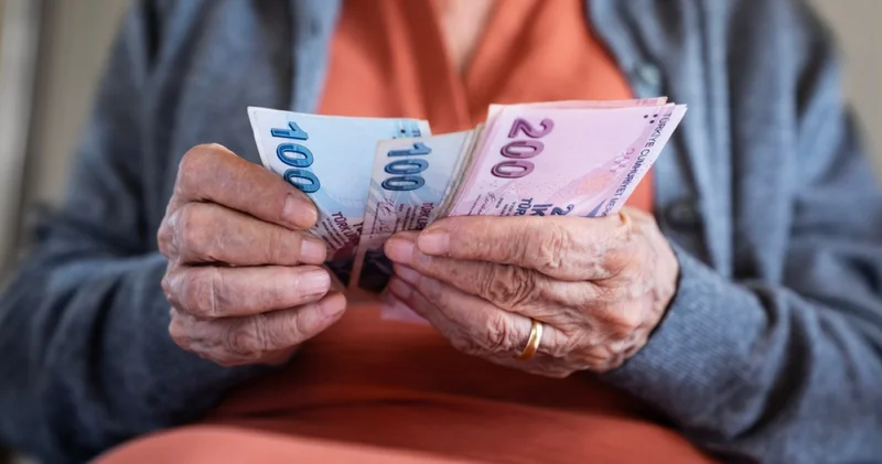 Emekli bayram ikramiyesinde yüzde 25 lik artış masada: 2026 emekli bayram ikramiyesi ne kadar olacak, bu sene kaç bin TL yatırılacak?