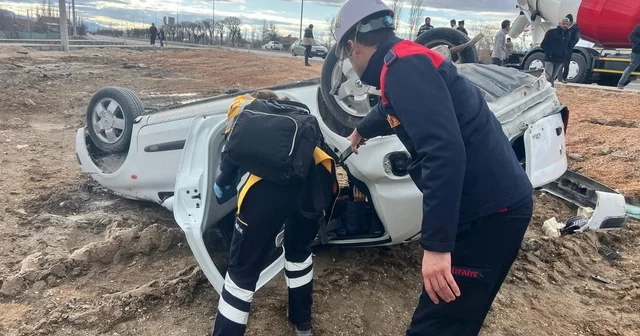 Hurdaya dönen araçta kazayı şans eseri yaralı atlattı Afyonkarahisar Haberleri