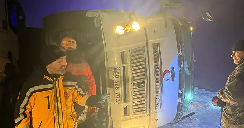 Sivas ta 4 araç zincirleme kazaya karıştı: 8 yaralı