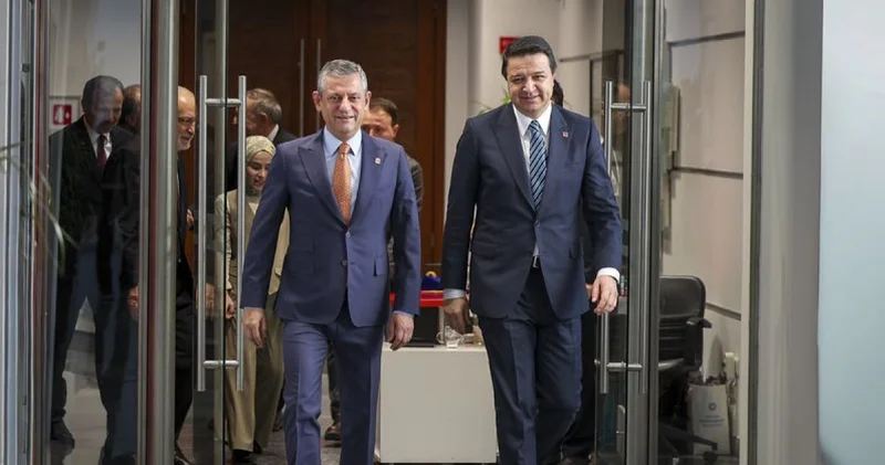 Son dakika: CHP lideri Özgür Özel e SP lideri Mahmut Arıkan dan ziyaret: Gündem erken seçim Son dakika haberleri