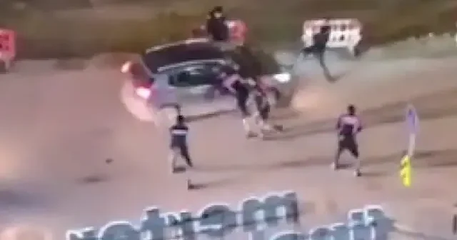 Gece yarısı film sahnelerini aratmayan takip: Dur ihtarına uymayan aracın lastiklerine ateş açıldı VİDEO İZLE