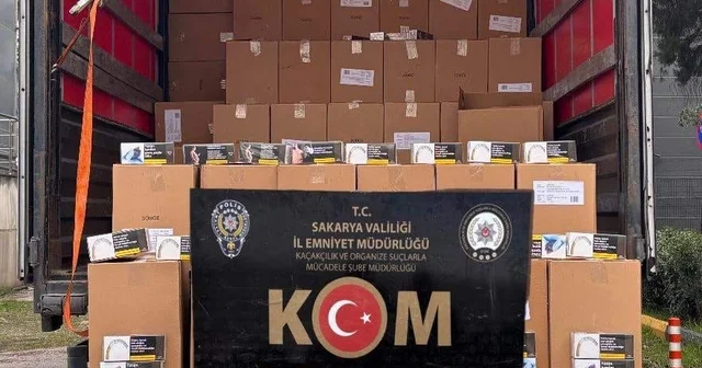 Anadolu Otoyolu nda durdurulan tırda 6 milyon 610 bin makaron ele geçirildi Sakarya Haberleri