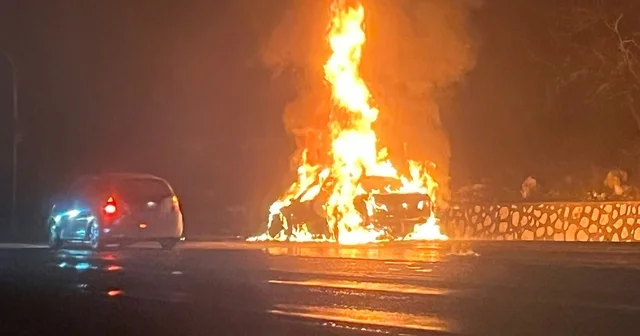 Burdur da lüks otomobil alev alev yandı Burdur Haberleri