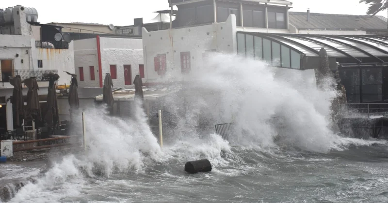 Muğla da rüzgar etkili oldu! Tekneler yan yattı Sözcü Gazetesi
