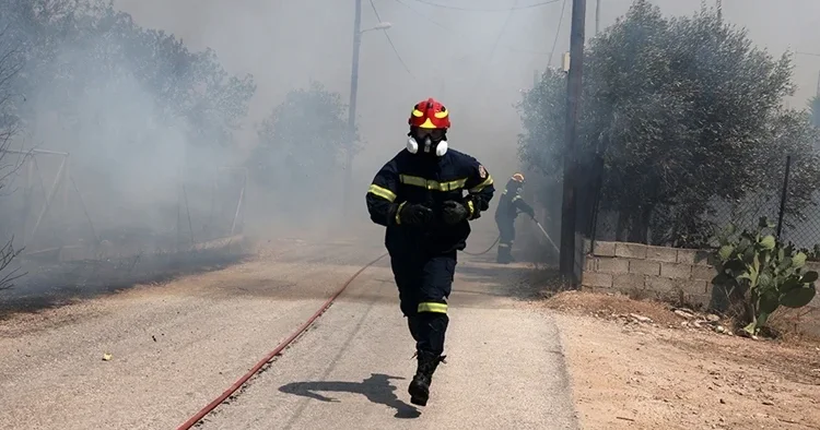 Yunanistan da fabrikada patlama: 4 kişi yaşamını yitirdi