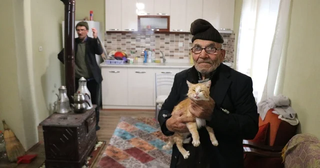 Yanan evinin önünde kedisine sarıldığı fotoğrafla tanınan Ali Meşe vefat etti Bolu Haberleri