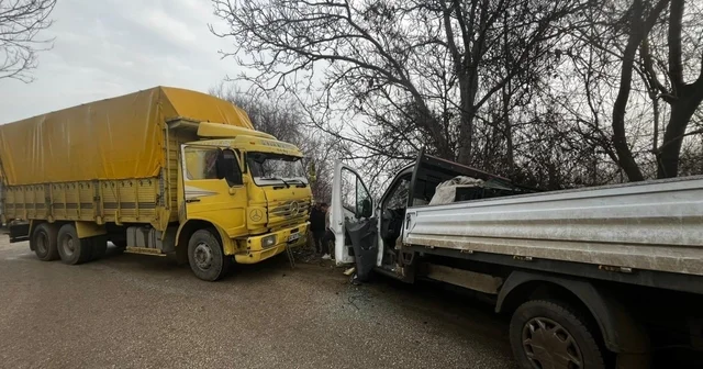 Bilecik te ıslak yol kazaya neden oldu: 4 yaralı Bilecik Haberleri