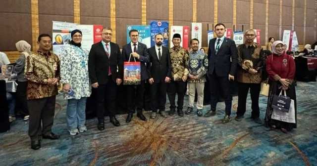 Kütahya Dumlupınar Üniversitesi, Endonezya Türk Üniversiteleri Eğitim Fuarı nda yerini aldı Kütahya Haberleri