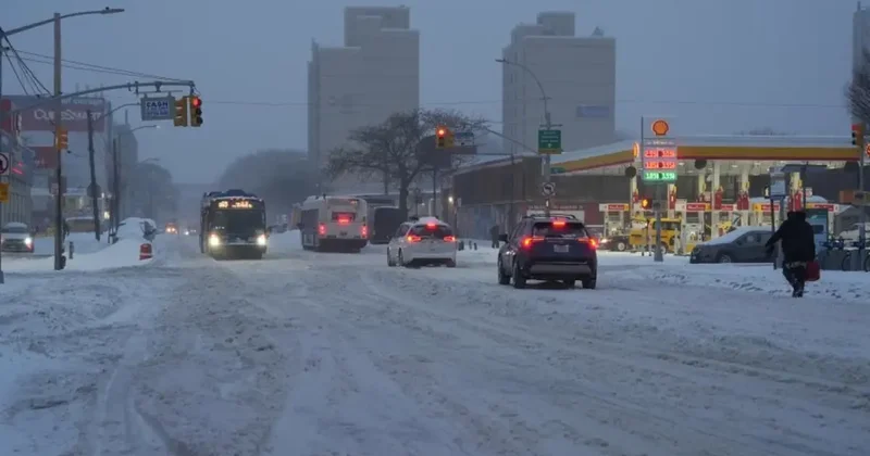 ABD de kar fırtınası 5 can aldı: 13 bin uçuş iptal, 1 milyona yakın kişi elektriksiz kaldı