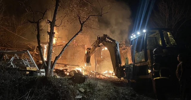 Çorum da çıkan yangın ev ve depoyu kullanılamaz hale getirdi Çorum Haberleri