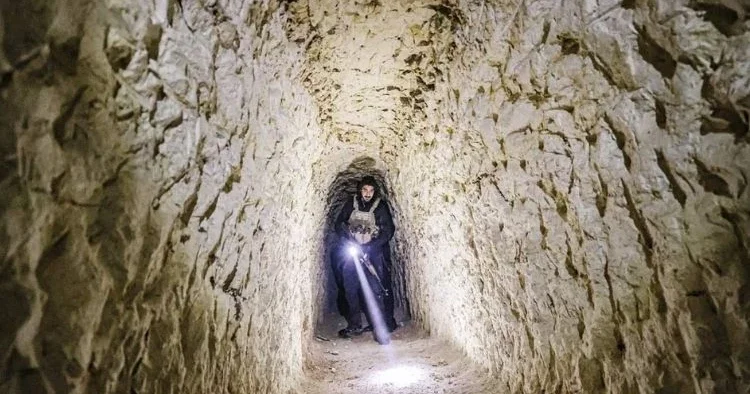 YPG’den Tabka’da bomba tuzaklı tünel ağı