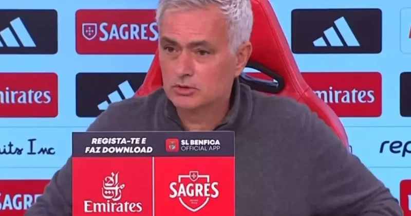 Basın Toplantısında konuşan Mourinho duyduğu sesle hemen yerinden fırladı