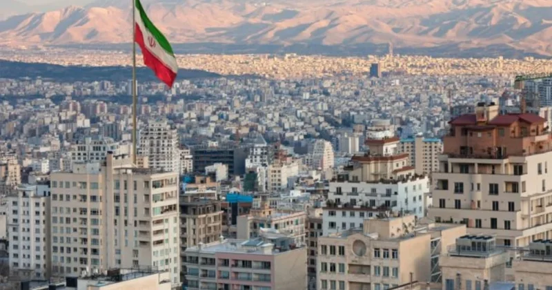 ABD savaş gemilerini göndermişti! İran yanıt olarak reklam panosunu kullandı Sözcü Gazetesi