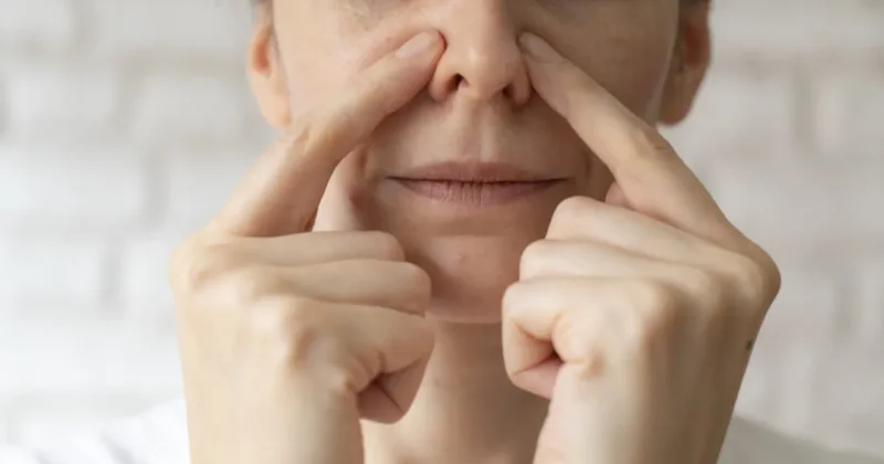 Burnumuz gözümüzün önündeyken neden onu görmeyiz?