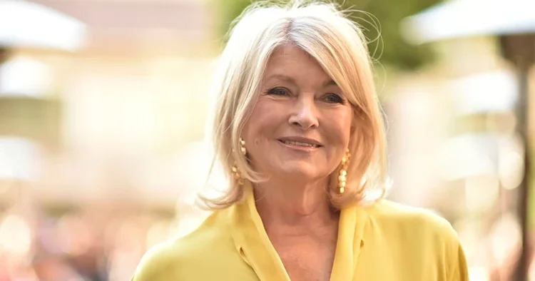 84 yaşında ama genç kızlarla yarışıyor… Ünlü sunucu estetik iddialarını yanıtladı