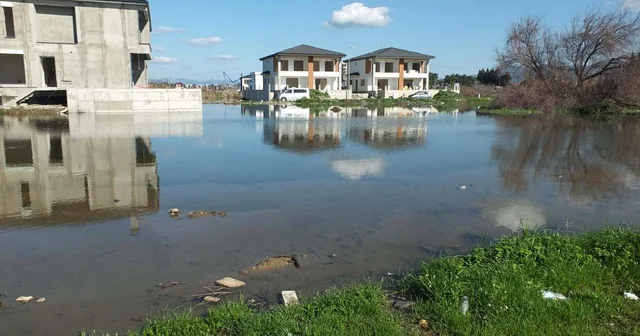 Balıkesir de sağanak; rögarlar taştı, su birikintileri oluştu Balıkesir Haberleri