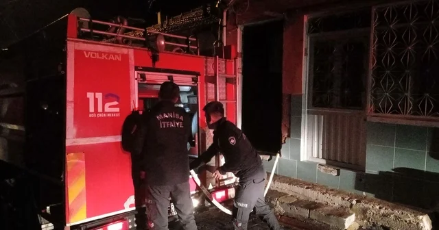 Manisa da kümeste çıkan yangında 50 nin üzerinde güvercin öldü Manisa Haberleri