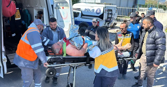 Antalya da baskı yapıldığı ileri süren belediye işçisi Boğaçayı na atladı Antalya Haberleri