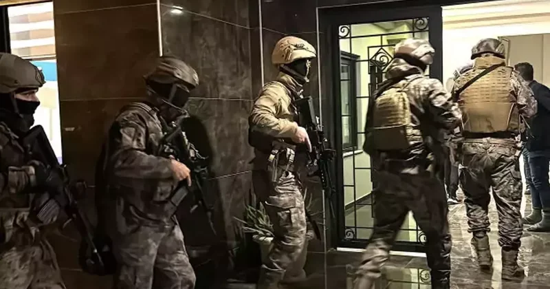 İzmir’de nefes kesen operasyon: Helikopterli baskında suç ağı çökertildi: 18 gözaltı