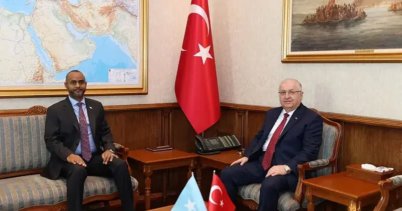 Bakan Güler, Somali Limanlar ve Deniz Ulaştırma Bakanı Nur ile görüştü