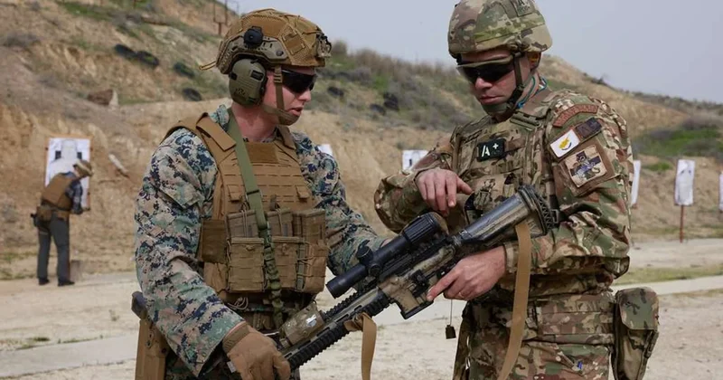 ABD teröristleri bıraktı Rum askerini eğitiyor Sözcü Gazetesi