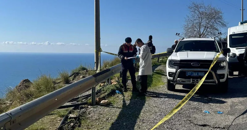 Yol kenarındaki sır ölümde yeni gelişme: Cesedi bulunan kadının eşi ve oğlu tutuklandı