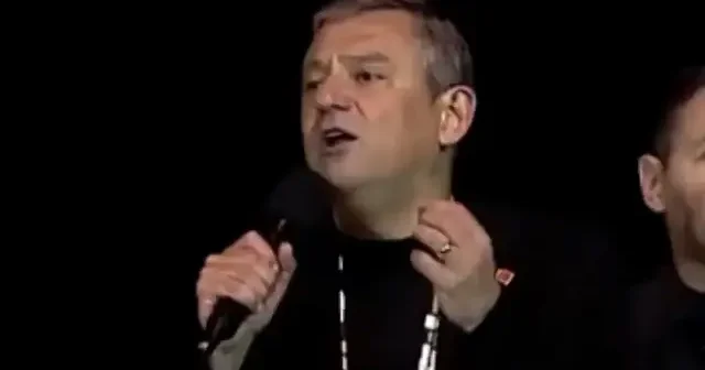 Özgür Özel Cumhurbaşkanı Erdoğan’ın mecliste ilahi ismi söylemesini hazmedemedi: Okumayacaksın Erdoğan VİDEO İZLE