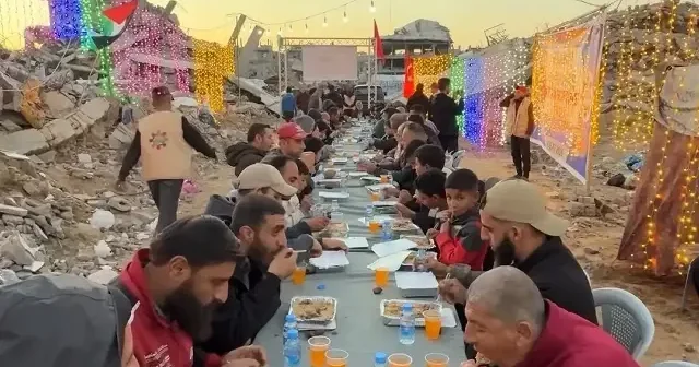 Türk kuruluştan Gazze de iftar yemeği VİDEO İZLE