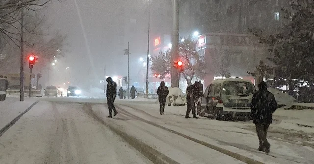 Erzurum da 3 ilçede okullar 1 gün tatil edildi Erzurum Haberleri