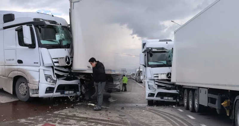 Bursa’da korkutan kaza! Tıra çarpan tankerin sürücüsü yaralandı