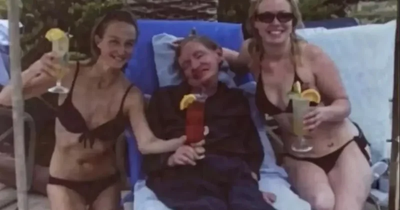 Ünlü bilim insanı Stephen Hawking in Eptein dosyalarında yer alan fotoğrafı şaşkınlık yarattı! Aileden açıklama Sözcü Gazetesi