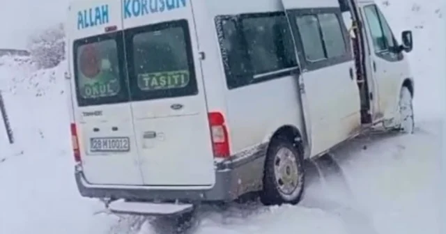 Kar yağışı nedeniyle yolda kalan öğrenci servisinin imdadına İl Özel İdaresi ekipleri yetişti Giresun Haberleri