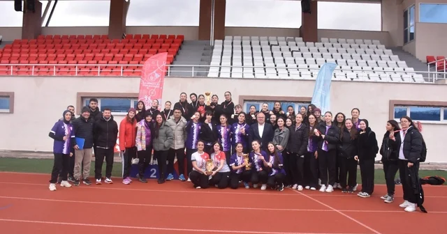 Genç Kızlar Kriket te şampiyon Spor Lisesi oldu Afyonkarahisar Haberleri